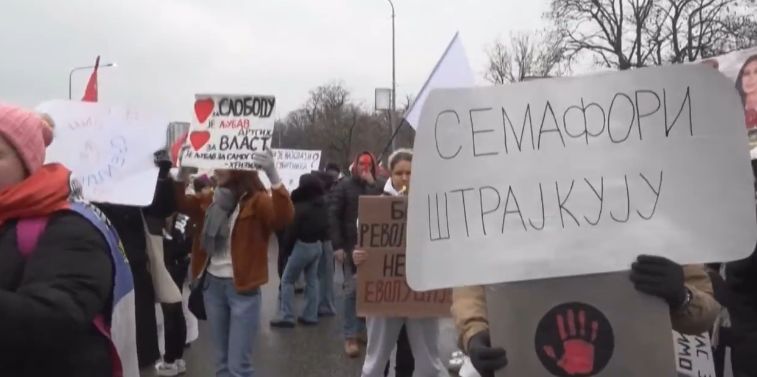 Serbia: Zeci de mii de oameni au protestat față de corupția generalizată (Video)