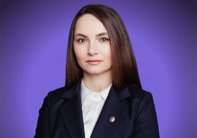 Anamaria Gavrilă a sunat la 112 ca să scape de jurnaliștii din Parlament: A fost sancționată de polițiști