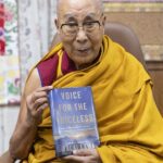 Dalai Lama scrie într-o nouă carte că succesorul său se va naște în afara Chinei, în lumea liberă