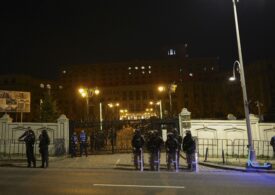 Susținătorii lui Georgescu au ieșit iar în stradă. Acum protestează în fața CCR (Foto)