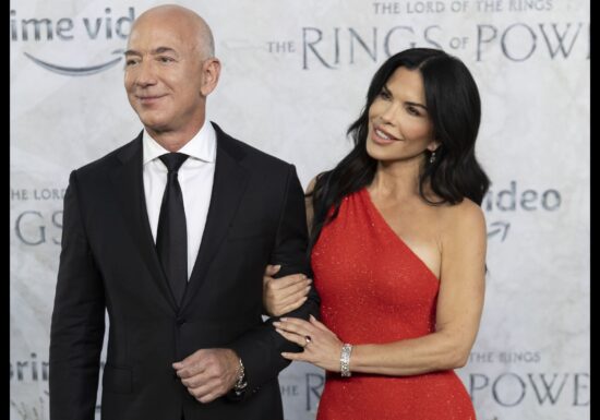 Jeff Bezos și Lauren Sánchez s-au căsătorit. Mireasa a purtat o rochie concepută de Dolce & Gabbana (Foto)