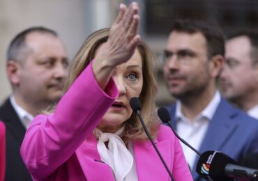 Elena Lasconi are un mesaj pentru Nicușor Dan: Nu mai ține cu lașitatea, deciziile vă aparțin