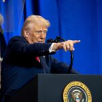 Trump, discurs fără precedent la Departamentul de Justiție: O oră în care s-a autoproclamat șeful forțelor de ordine, și-a atacat dușmanii și și-a lăudat avocații și pe cine nu l-a condamnat (Video)