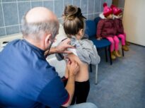 Scădere alarmantă a ratei de vaccinare pentru două vaccinuri esențiale. Principalele cauze și recomandări