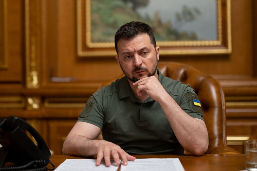 Presa de la Kiev: Zelenski e la un pas de a trăda democrația Ucrainei