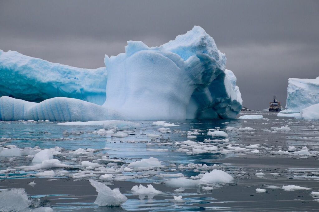 O serie de fenomene climatice bruște a determinat topirea record a ghețarilor din Antarctica