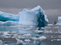 O serie de fenomene climatice bruște a determinat topirea record a ghețarilor din Antarctica