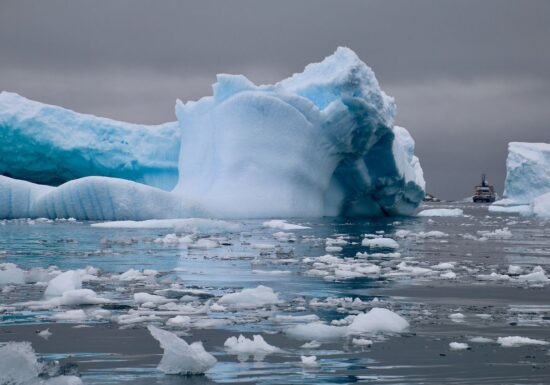 O serie de fenomene climatice bruște a determinat topirea record a ghețarilor din Antarctica