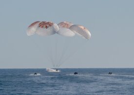 Cei doi astronauți blocați nouă luni pe ISS au revenit pe Pământ (Video)