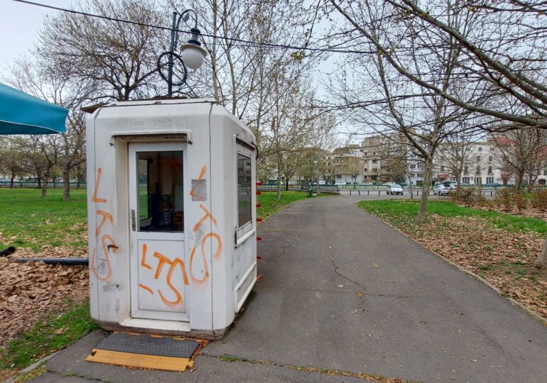 cabina-vandalizata-parc-1