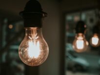 Energie curent electric becuri