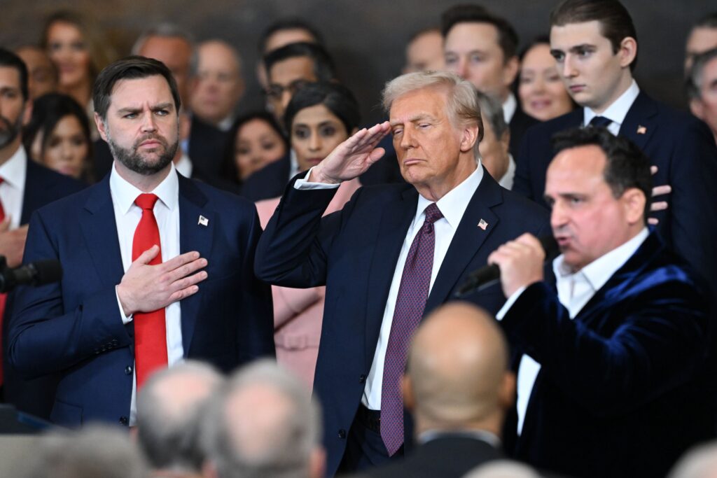 Trump și pariul împotriva inteligenței alegătorului american. A mers prea departe cu cecurile de 5.000 de dolari?