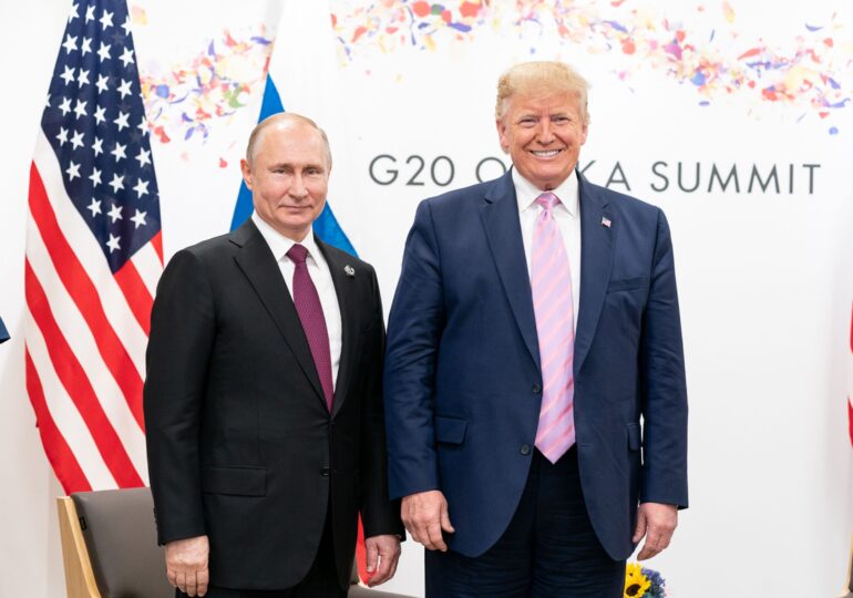 Trump anunță discuții „productive” cu Putin: Sunt șanse mari să se termine războiul