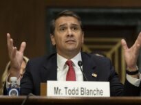 Trump își instalează fostul avocat la conducerea Departamentului Justiției. Vot la limită, doi republicani au votat împotrivă