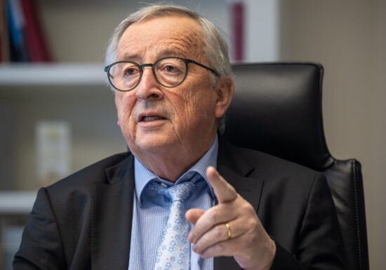 Jean-Claude Juncker: Trump trebuie tratat așa cum tratează el lumea. Unde greșește Europa