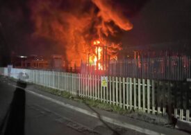 Situație critică la Londra: Incendiu uriaș lângă aeroportul Heathrow, sute de curse anulate (Video) Ancheta e condusă de poliția antitero. Când se reiau zborurile