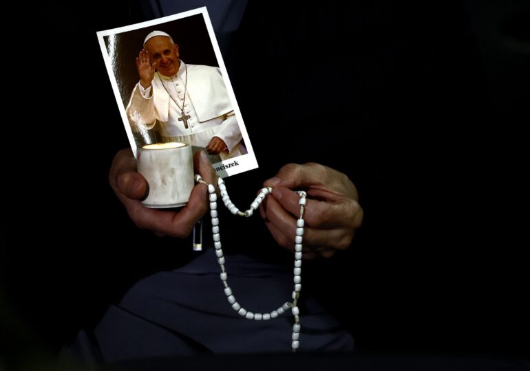 Prima fotografie a Papei Francisc în spital