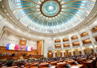 Cum au votat partidele după căderea Guvernului Bolojan. Teoria, practica și surprizele
