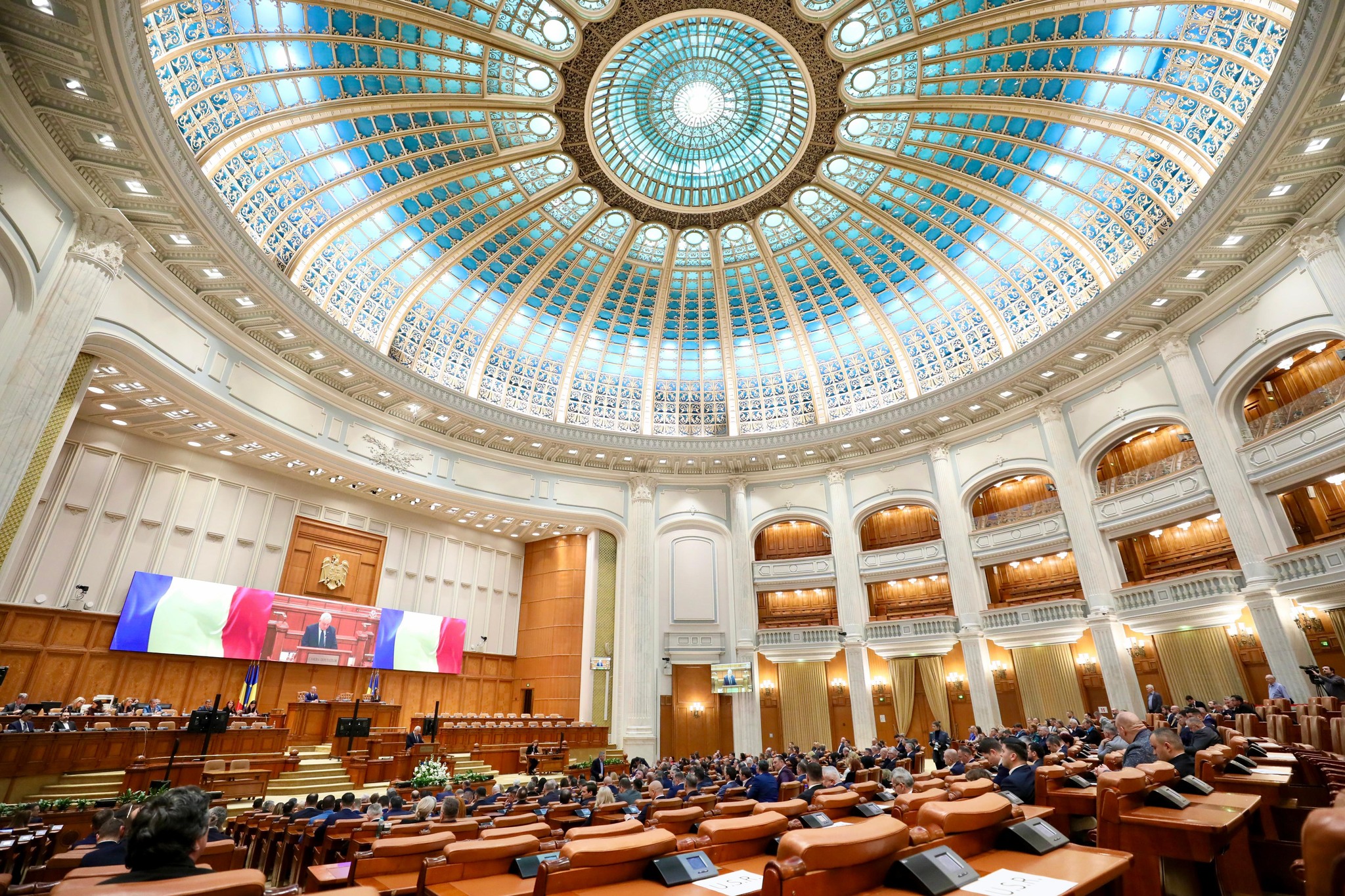 Modificările din legea integrității după decizia CCR: Fișa de interese înlocuiește declarațiile de avere ale demnitarilor. Ce rămâne secret