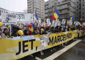 Câteva mii de oameni, la mitingul organizat de AUR. Georgescu și Simion au ținut discursuri. Au fost și câteva manifestări violente (Foto&Video)