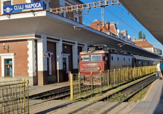 „Niciun metru de cale ferată nouă.” România plătește miliarde pentru trenuri care n-ajung pe șine
