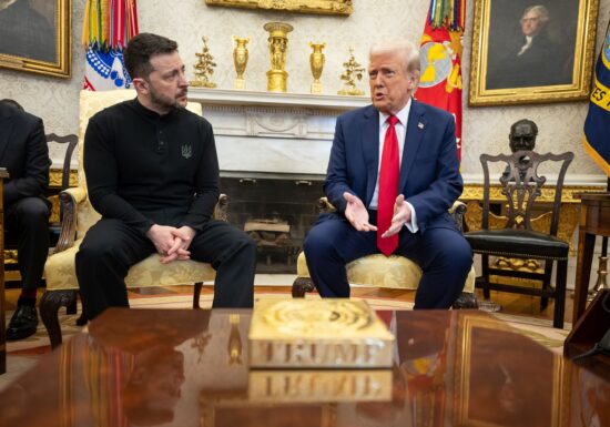 Ieșire nervoasă a lui Trump la adresa lui Zelenski: Mai poate lupta încă trei ani, înainte de a pierde întreaga țară