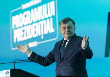 Crin Antonescu atacă dur conducerea PNL: „Congresul trădătorilor