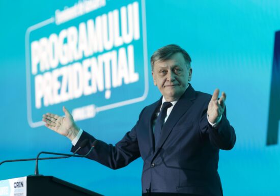 Crin Antonescu atacă dur conducerea PNL: „Congresul trădătorilor