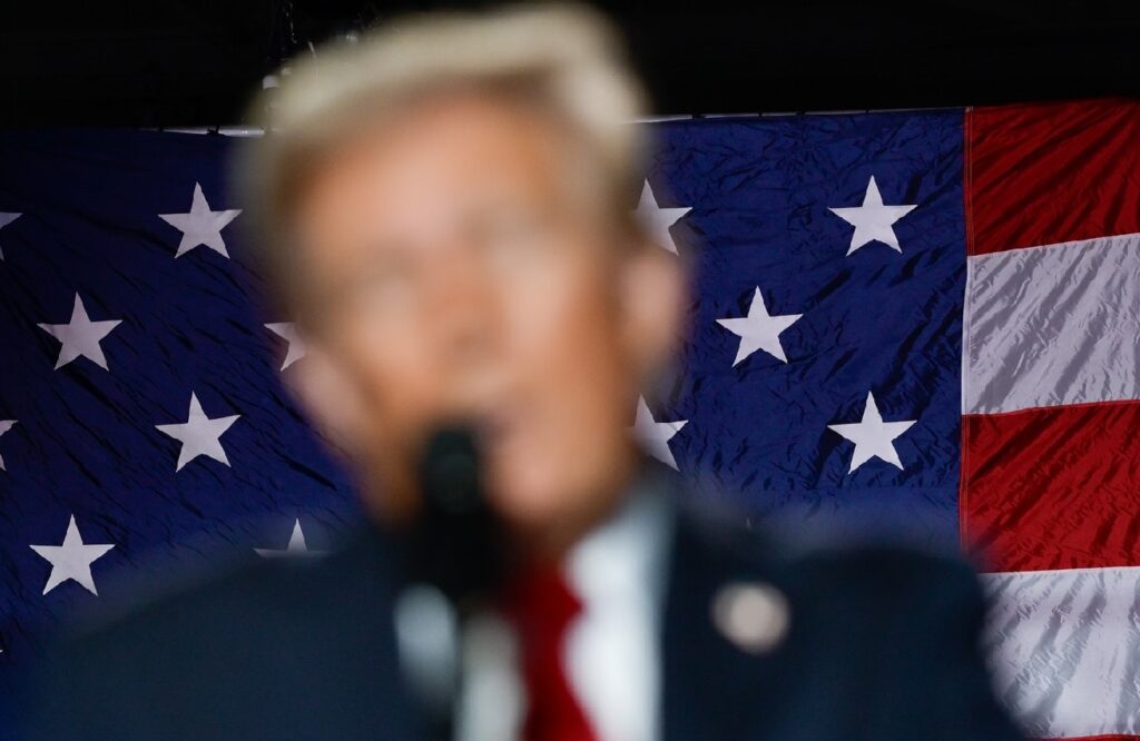 Tarifele americane, între improvizație și confuzie – mesaje contradictorii de la Trump și secretarul Comerțului