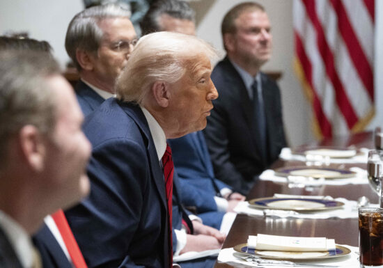 Trump anunță încetarea negocierilor comerciale cu Canada. SUA și UE, aproape de un acord?