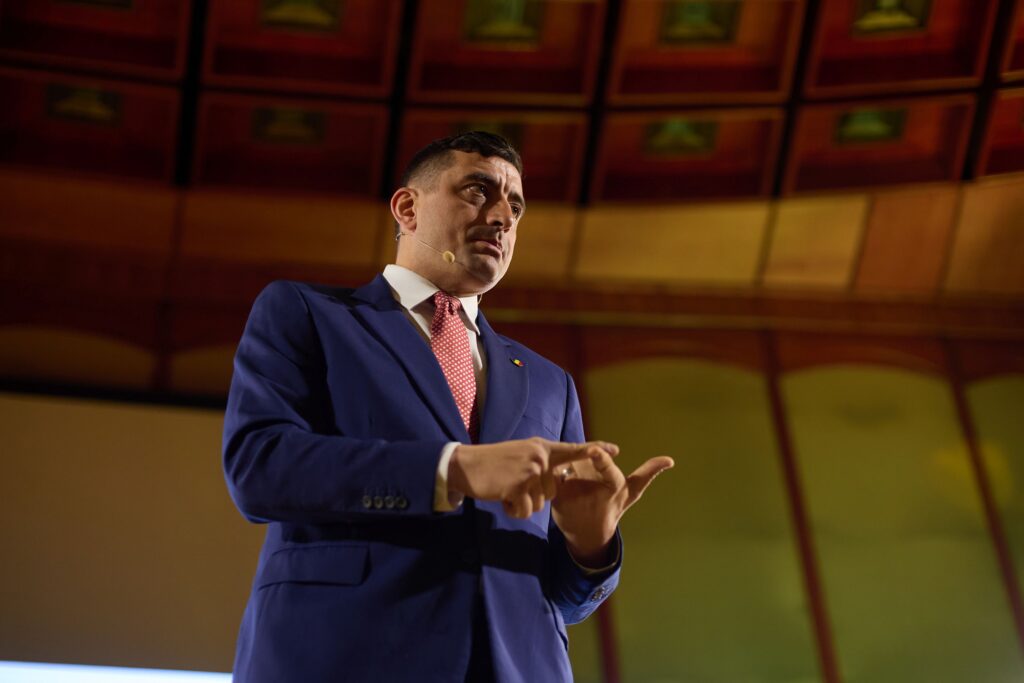 AUR promite ”Case la 1 leu”, după ce Simion a recunoscut că cele de 35.000 de euro au fost doar o păcăleală de campanie