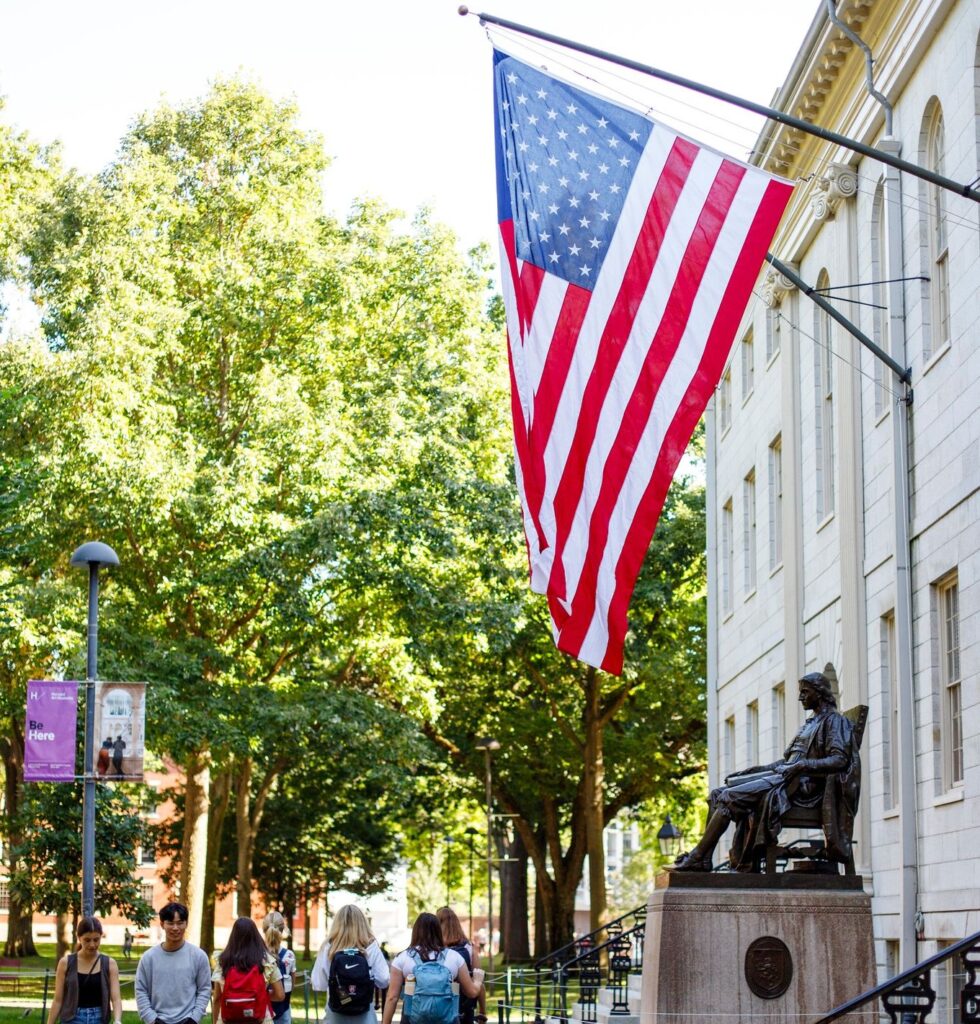 Trump cere despăgubiri de 1 miliard de dolari de la Universitatea Harvard