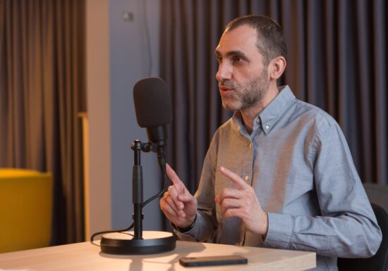Radu Moțoc, Techsoup: O treime dintre participanții la dezbaterile de pe rețele sociale țipă, cu fețele acoperite. Cum învățăm să discutăm și să decidem