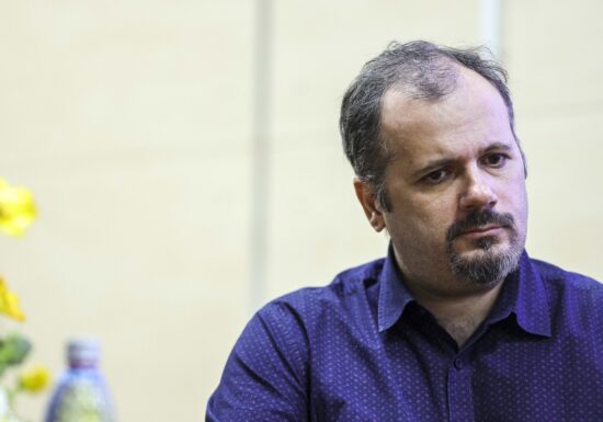 Scriitorul Radu Vancu: De data asta, furia împotriva sistemului politic poate distruge România <span style="color:#990000;">Interviu video</span>