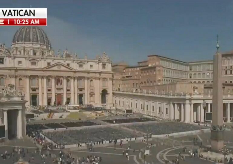 Șoc și o mare tristețe în Piața Sfântul Petru din Roma: "Ne-a părăsit un mare papă" (Video)