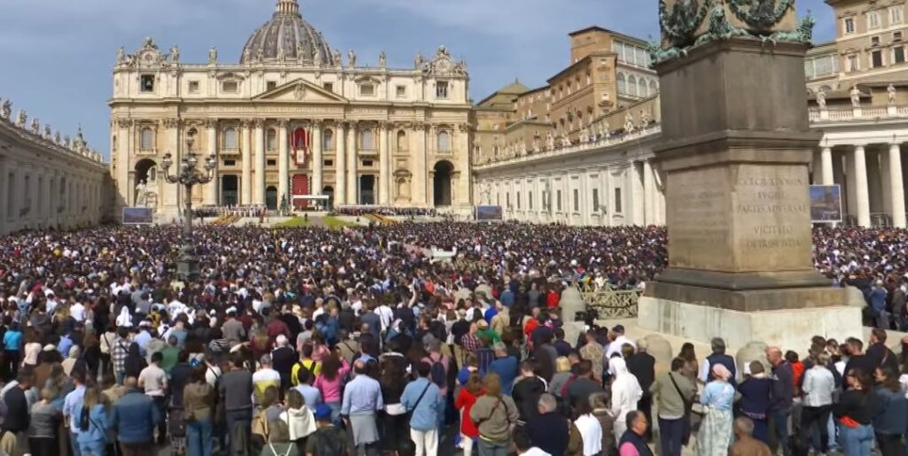 Papa Francisc a trecut printre credincioși, în Duminica Paștelui: „Răul nu a dispărut din istoria noastră, dar nu mai are întâietate” (Video)