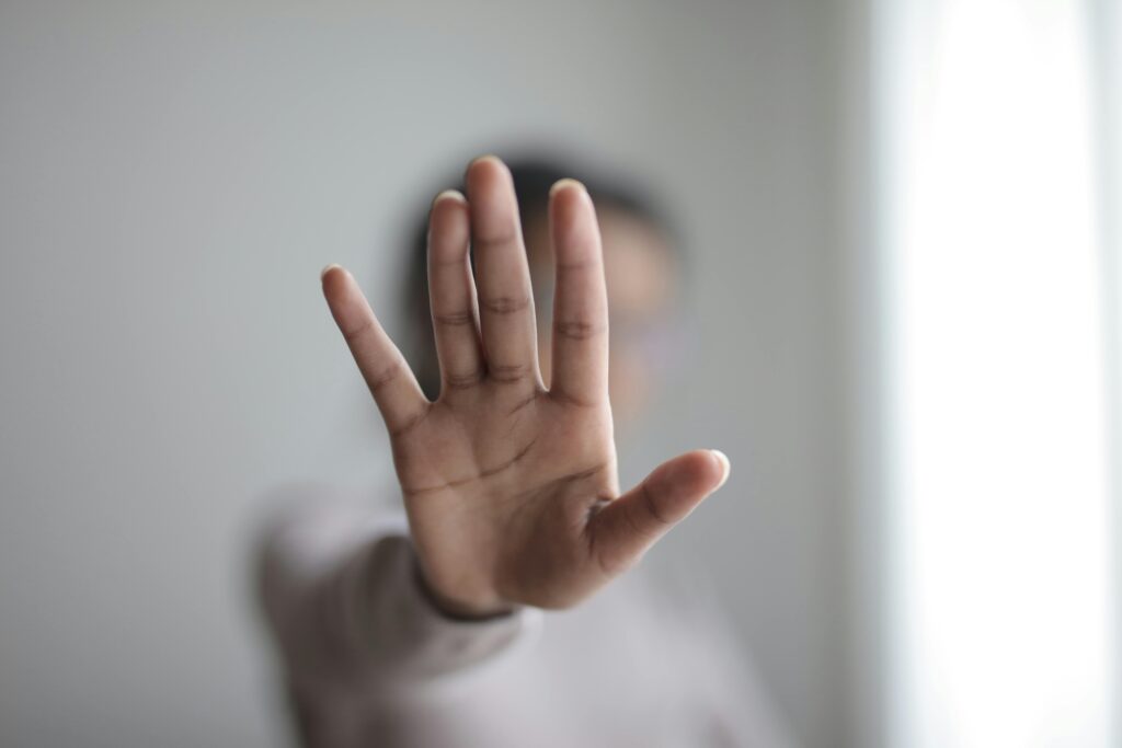 Modelul tatălui agresor și vina autorităților