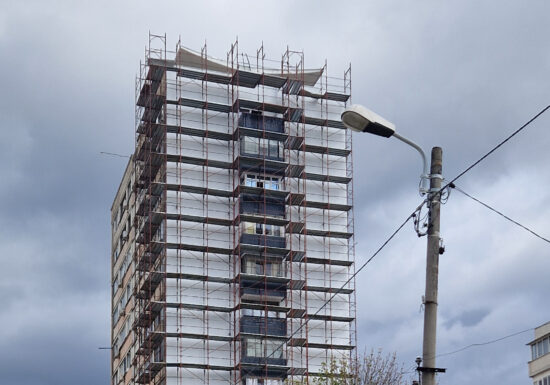 Avem soluția pentru apă caldă gratis, în tot Bucureștiul? Un proiect inovator început într-un bloc vechi din oraș ne poate da răspunsul
