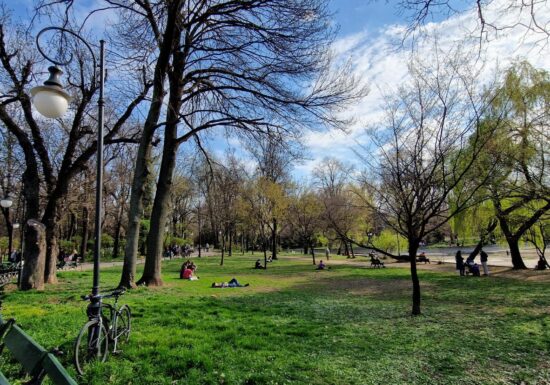 După valul de frig, vremea se încălzește brusc. Temperaturile ajung la 27 de grade