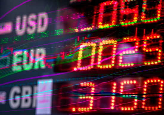 Moțiunea PSD-AUR bagă bursa pe roșu: Scădere pe linie a principalilor indici