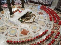 Vaticanul, sub presiune: Începe cursa pentru un nou papă. Se anunță o ruptură ideologică
