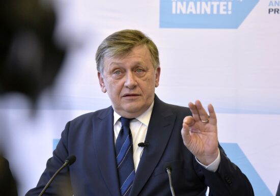 Crin Antonescu: Nu am solicitat pensia specială. E o modestă formă de solidaritate