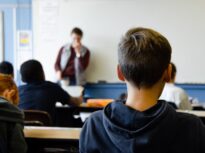Școli cu note „umflate”: De la 9 la clasă, la 3 la examene. Discrepanțe uriașe între mediile din gimnaziu și cele de la Evaluarea Națională