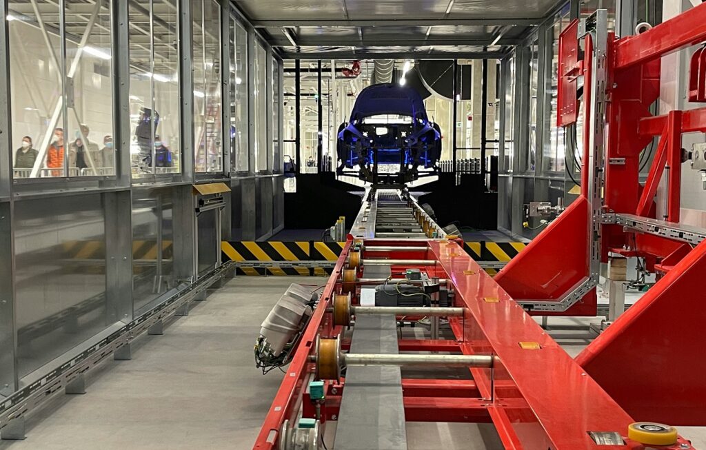 Industria auto germană pierde teren în fața concurenței globale. EY: 2026 va fi încă un an de criză