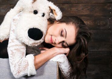 Legătura dintre somn și mâncare: 15 schimbări simple pentru odihnă mai bună și o dietă mai sănătoasă