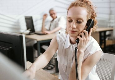 Ți-e dor de vară? Cum poți depăși mai ușor „depresia revenirii la serviciu”