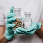 Escrocherie cu medicamente neautorizate: sute de victime convinse să renunțe la tratamentele medicale