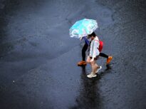 Vremea se răcește brusc. Ploi și temperaturi sub normal, inclusiv de 1 Mai