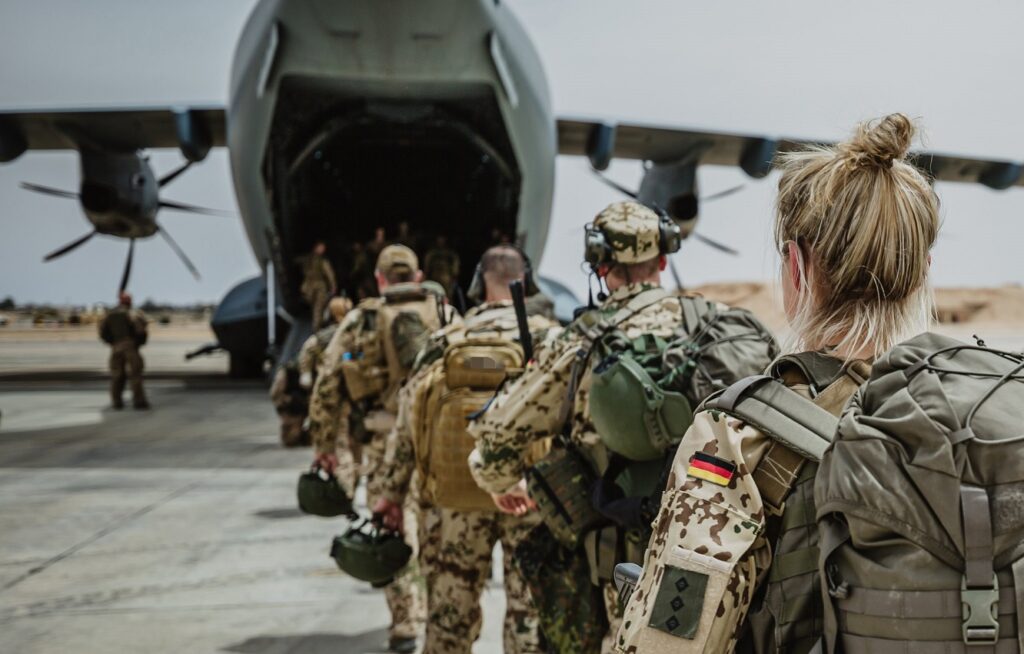 Times: Europa nu poate să adune 25.000 de militari pentru o misiune de pace în Ucraina