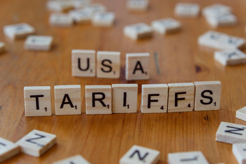 America apasă frâna: Tarifele lui Trump aruncă economia în incertitudine
